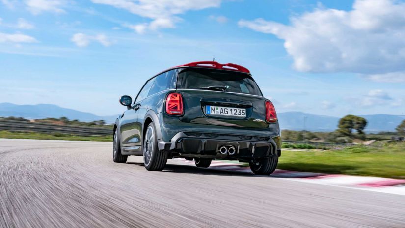 Mini John Cooper Works 2022 é lançado em pré-venda no Brasil
