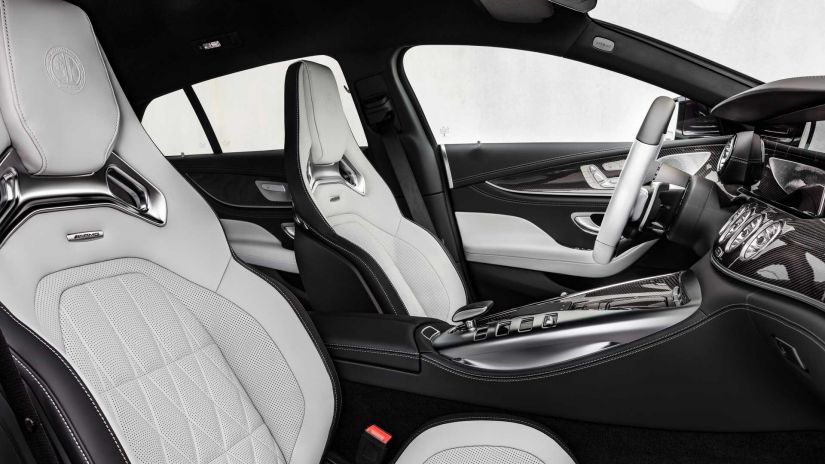 Mercedes-AMG GT Coupé 2022 terá atualização na cabine