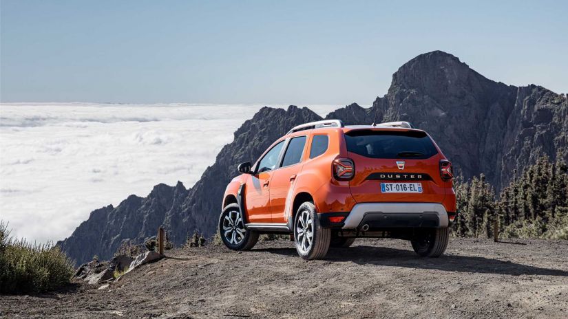 Duster 2022 ganha novos faróis com LED