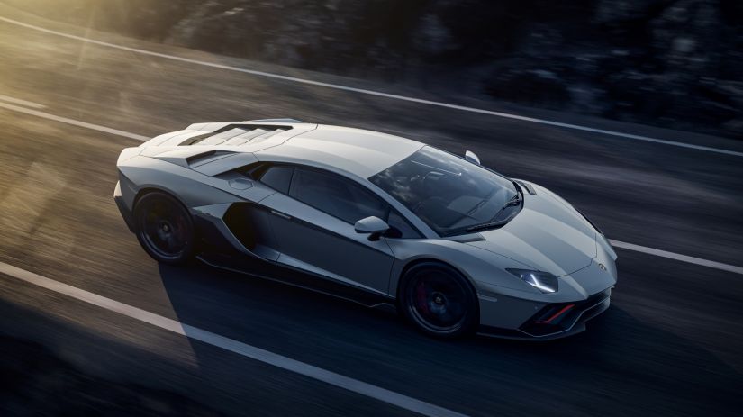 Lamborghini Aventador ganha série final com motor V12 de 780 cv