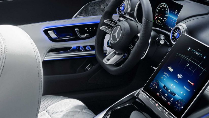 Mercedes-AMG SL terá grande tela regulável 