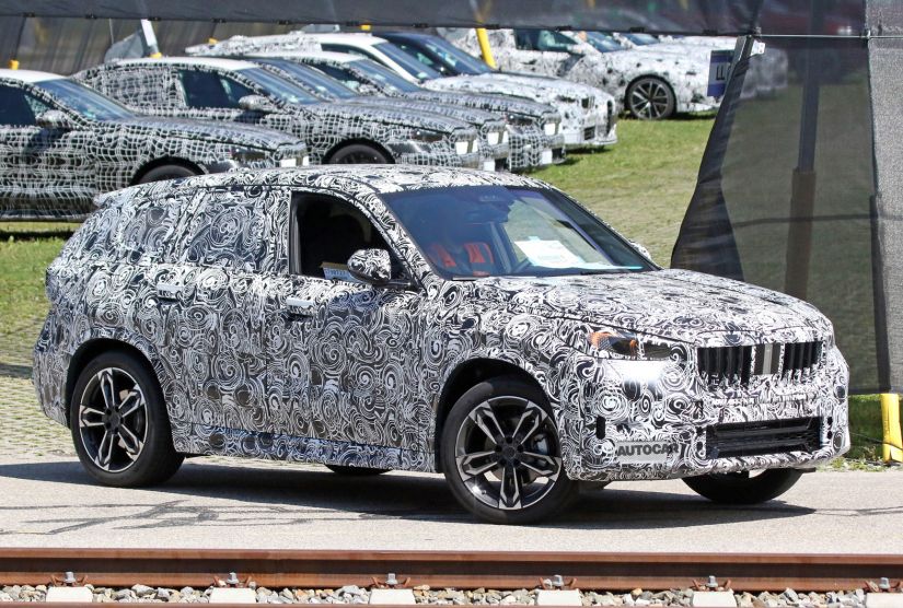 Novo BMW X1 2022 terá painel digital gigante