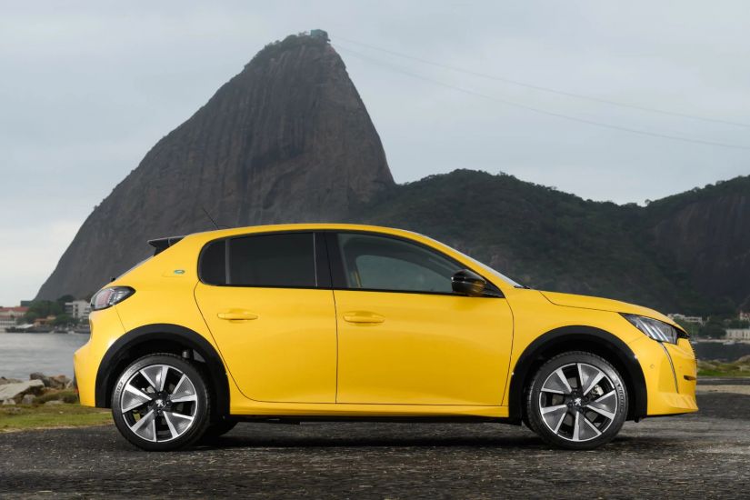 Peugeot 208 elétrico começa a ser vendido nacionalmente
