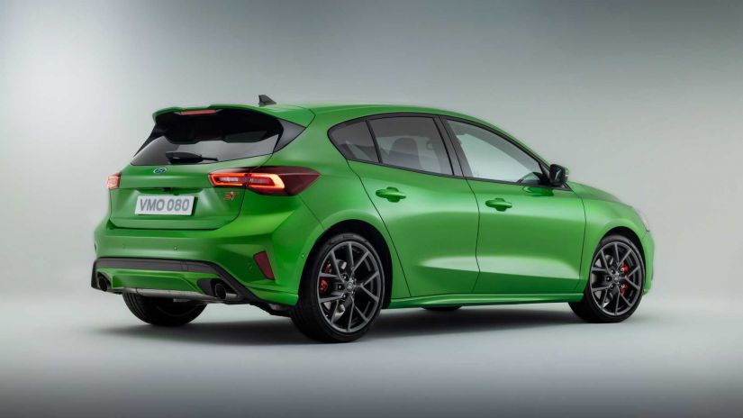 Ford Focus 2022 terá novas tecnologias e mudanças pontuais no design