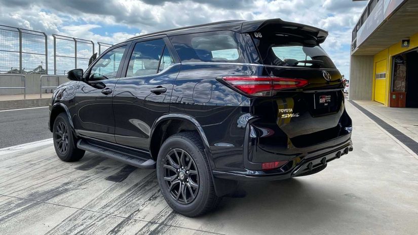 Toyota SW4 GR-S 2022 ganha visual esportivo