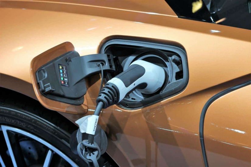 China anuncia corte de incentivos para carros elétricos