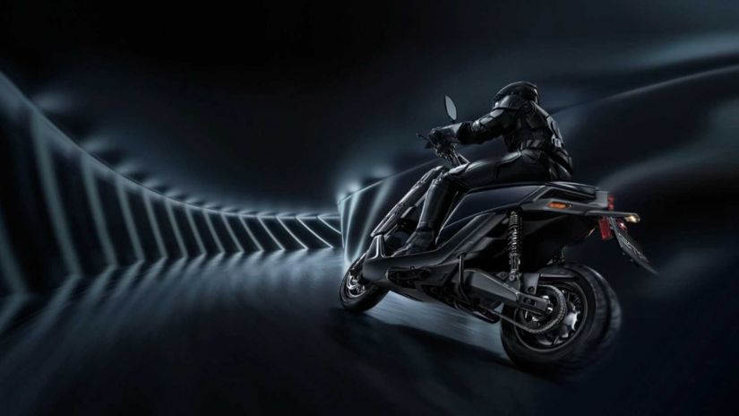 Yamaha apresenta scooter elétrica com bateiras intercambiáveis