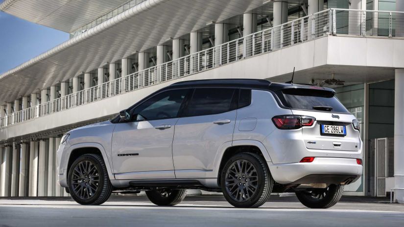Jeep Compass 4xe será primeiro elétrico da montadora no Brasil