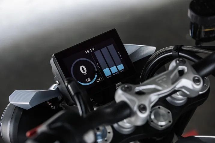 Triumph revela detalhes dos primeiros testes com moto elétrica TE-1