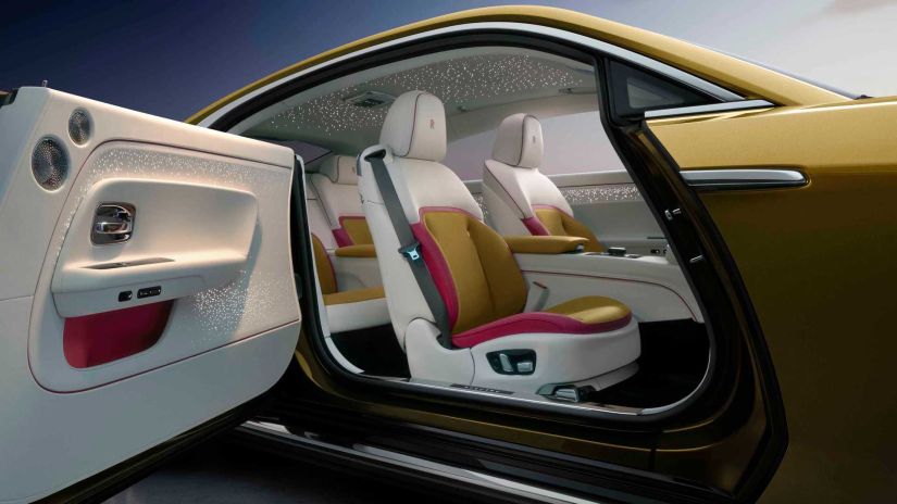 Rolls-Royce lança oficialmente seu primeiro modelo elétrico