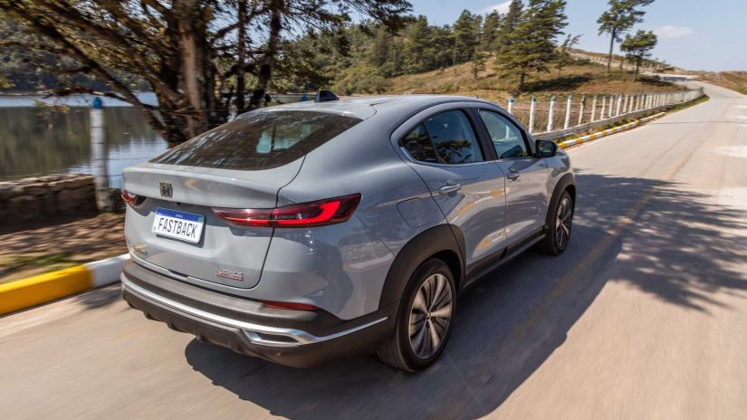 Fiat confirma mudanças em pacotes de equipamentos e opcionais do Fastback 2023