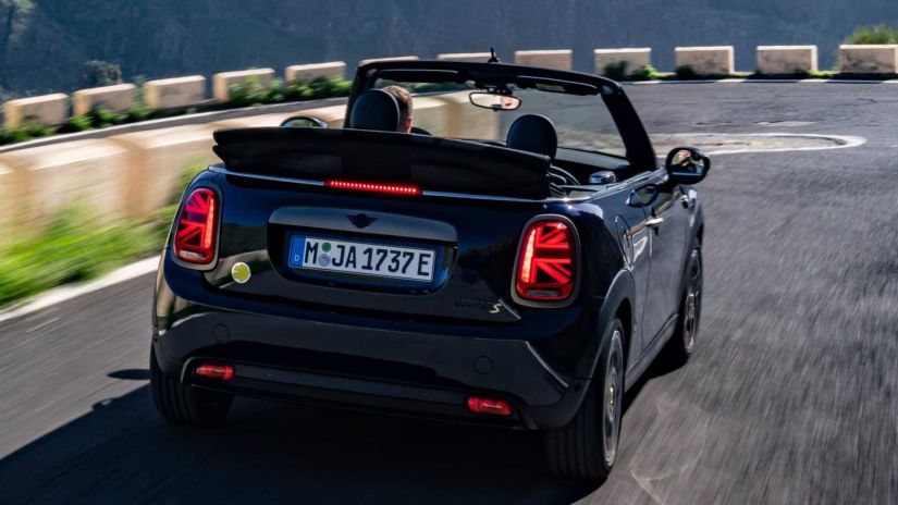 Mini Cooper SE elétrico terá variante conversível