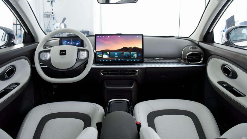 JAC apresenta novo carro elétrico com autonomia de 500 km
