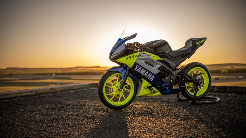 Yamaha anuncia nova moto esportiva R15 para o mercado brasileiro