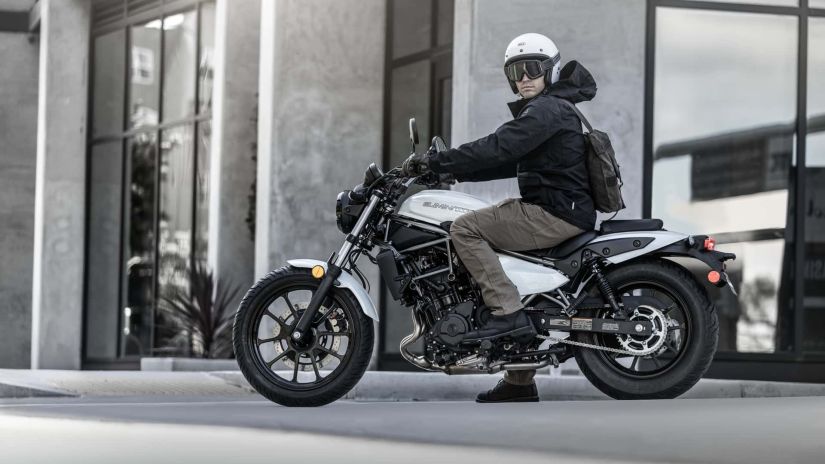 Kawasaki apresenta novo modelo de moto Eliminator 450