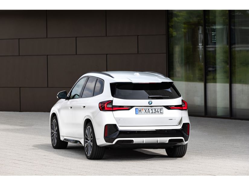 BMW lança oficialmente novo iX1 no Brasil