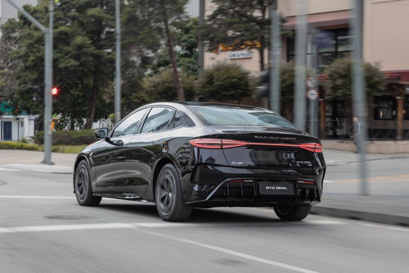 BYD lança sedã elétrico futurista Seal por R$ 296.800