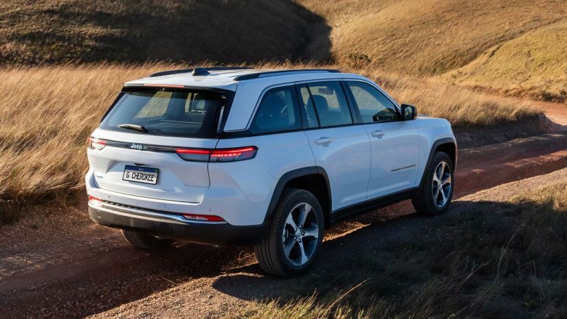 Jeep Grand Cherokee 4xe 2024 começa a ser vendido no Brasil