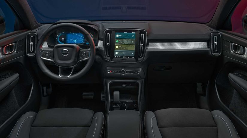 Volvo lança novo C40 e XC40 Recharge Plus no Brasil