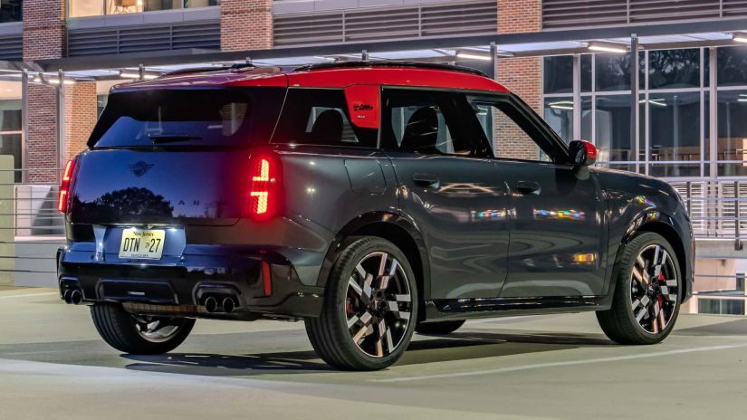 Mini apresenta Countryman John Cooper Works 2024 com 300 cv
