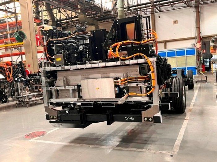 Mercedes-Benz começa produção de ônibus 100% elétrico no Brasil