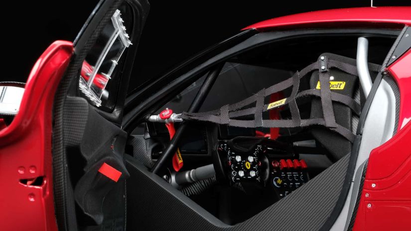 Miniatura de Ferrari 296 GT3 é vendida por cerca de R$ 88 mil