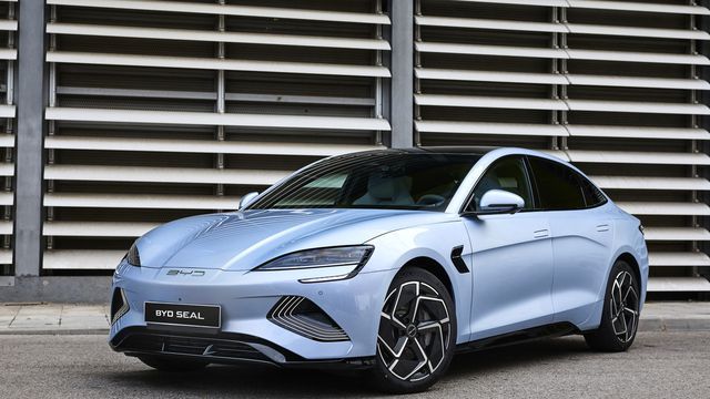 Brasil bate recorde e chega quase aos 94 mil carros elétricos vendidos em 2023