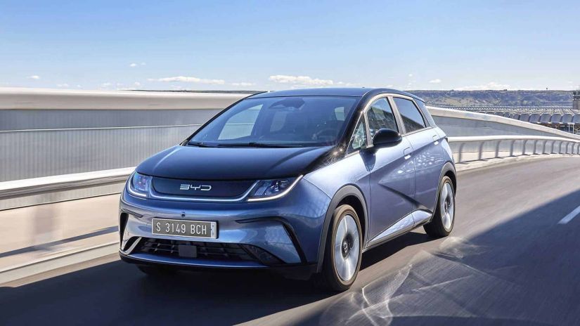 Vendas de carros elétricos e híbridos no Brasil batem recordes em janeiro