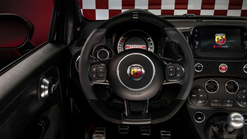Abarth lança edição especial e limitada do 500 celebrando 75 anos