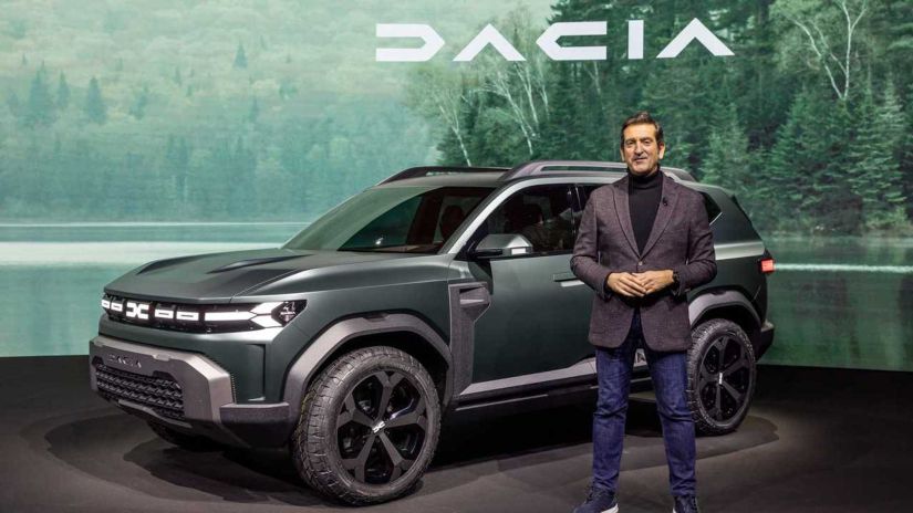Novo carro “irmão” do Duster aparece em flagras da carroceria