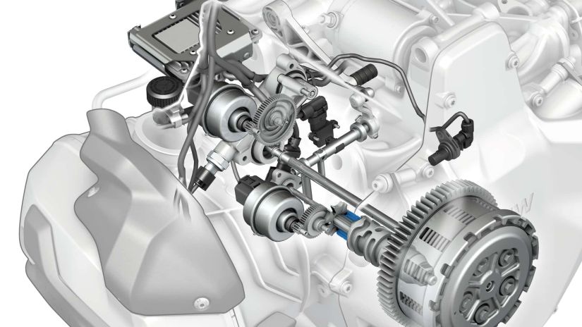 BMW apresenta sistema de embreagem automática para motos