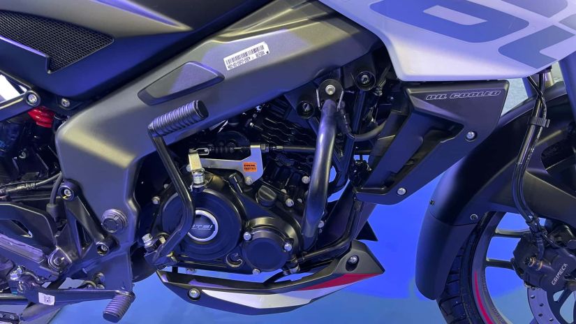 Bajaj lança novas linhas da Dominar 160 e 200 com ABS integral