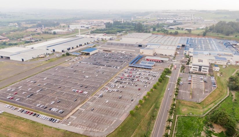Montadora indiana Tata Motors negocia fábrica no Brasil