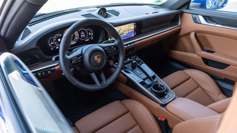 Porsche anuncia pré-venda do novo 911 Carrera 2025 no Brasil