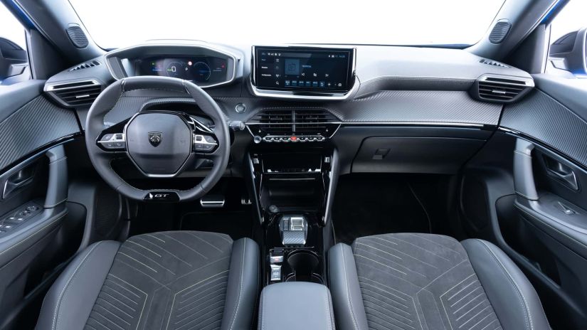 Novo Peugeot e-2008 é anunciado para o Brasil com motor mais potente