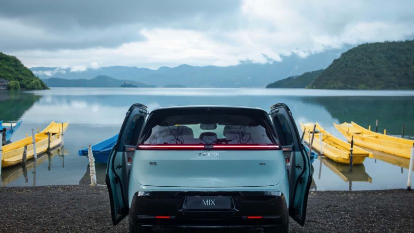 Zeekr Mix é lançada na China para rivalizar com VW ID. Buzz