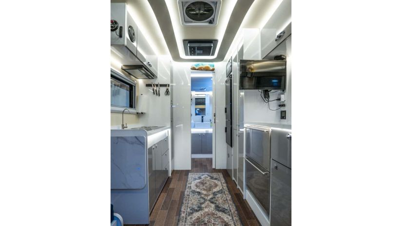 Hunter RMV apresenta modelo de motorhome 6x6
