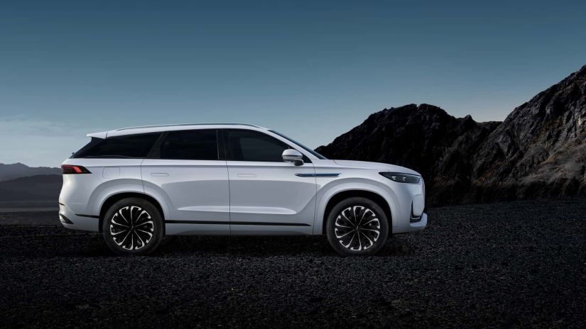 Jaecoo lança novo super-SUV híbrido que entrega 605 cv de potência