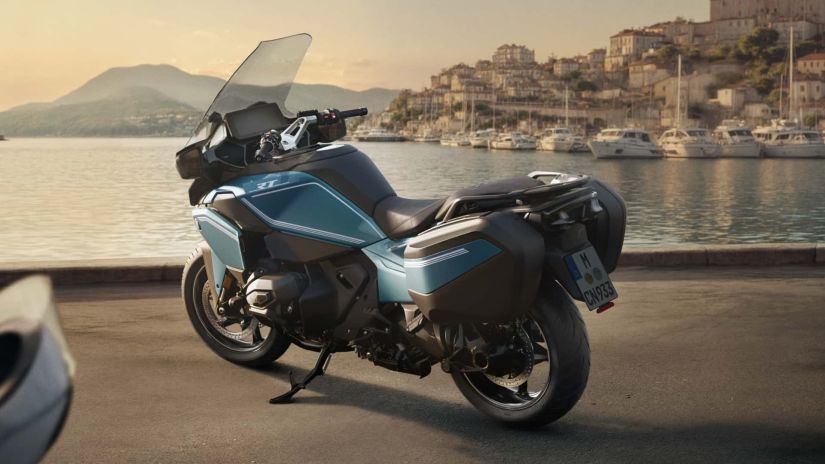 BMW anuncia pré-venda da moto R 1300 RT 2026