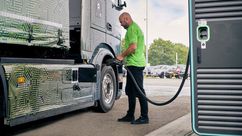 Mercedes-Benz confirma novidades na linha de caminhões elétricos eActros