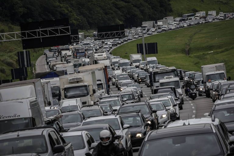 Trânsito rodovias SP / Créditos: Folha