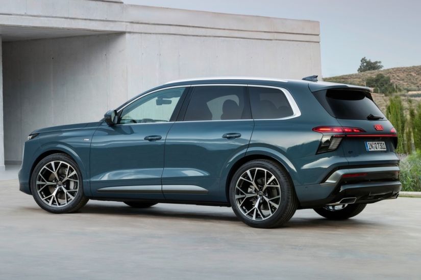 Novo Audi Q7 terá motor V8 de 600 cv e faróis que projetam avisos / Créditos: Divulgação Audi