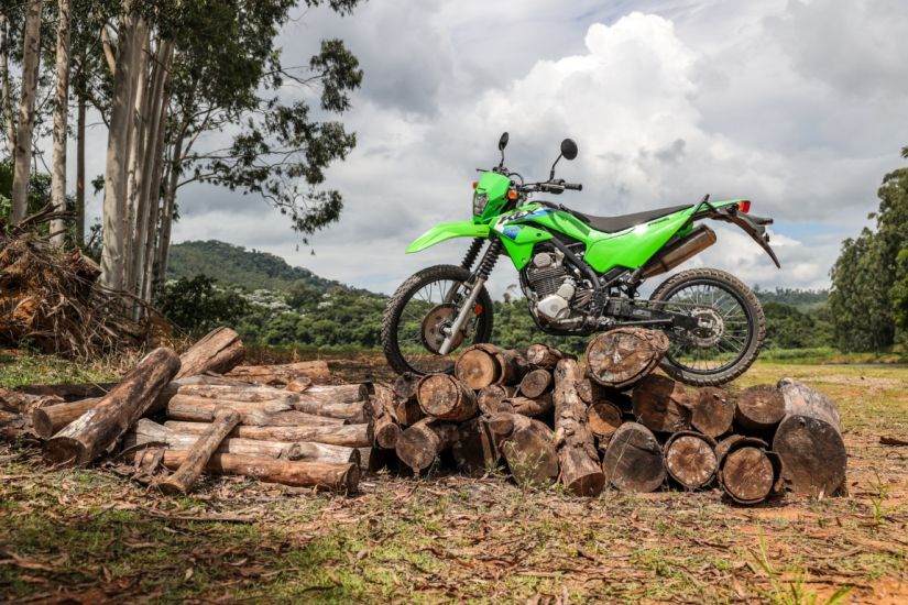 Kawasaki lança nova KLX 230 no Brasil com opção rebaixada / Créditos: Divulgação 