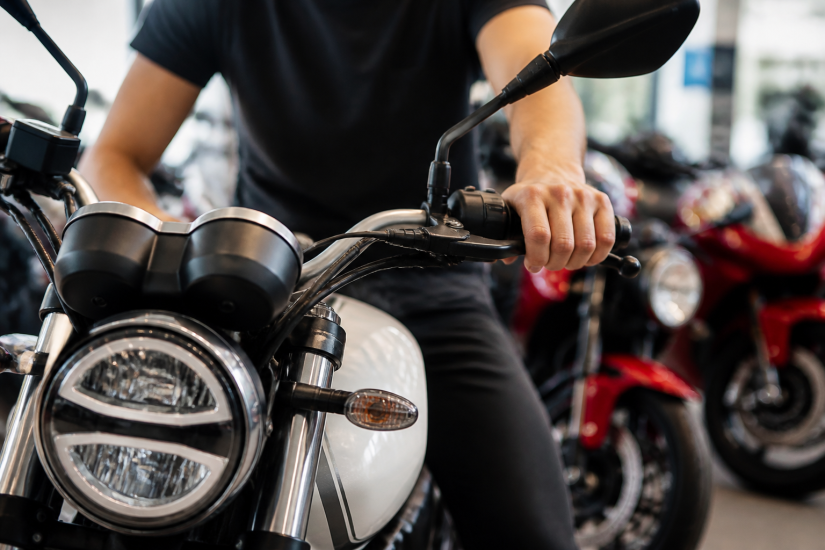 Como escolher a melhor moto para iniciantes com mais segurança / Créditos: I.A.