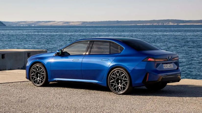 BMW Série 3 2027 mantém opção de tração traseira e chega a 443 cv / Créditos: Divulgação BMW