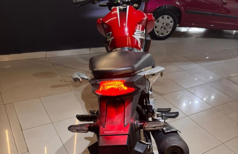 Honda Twister (ABS) - Foto #2