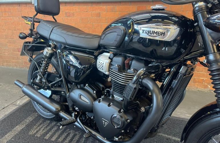 Triumph Bonneville T100 Black 900 - Foto #6