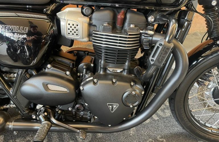 Triumph Bonneville T100 Black 900 - Foto #7