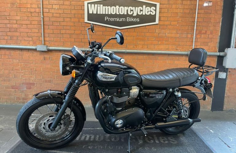 Triumph Bonneville T100 Black 900 - Foto #10
