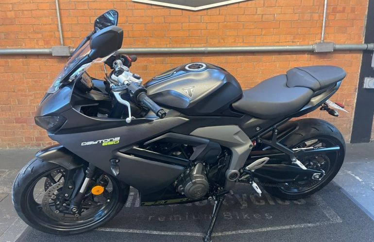 Triumph Daytona 660 - Foto #2